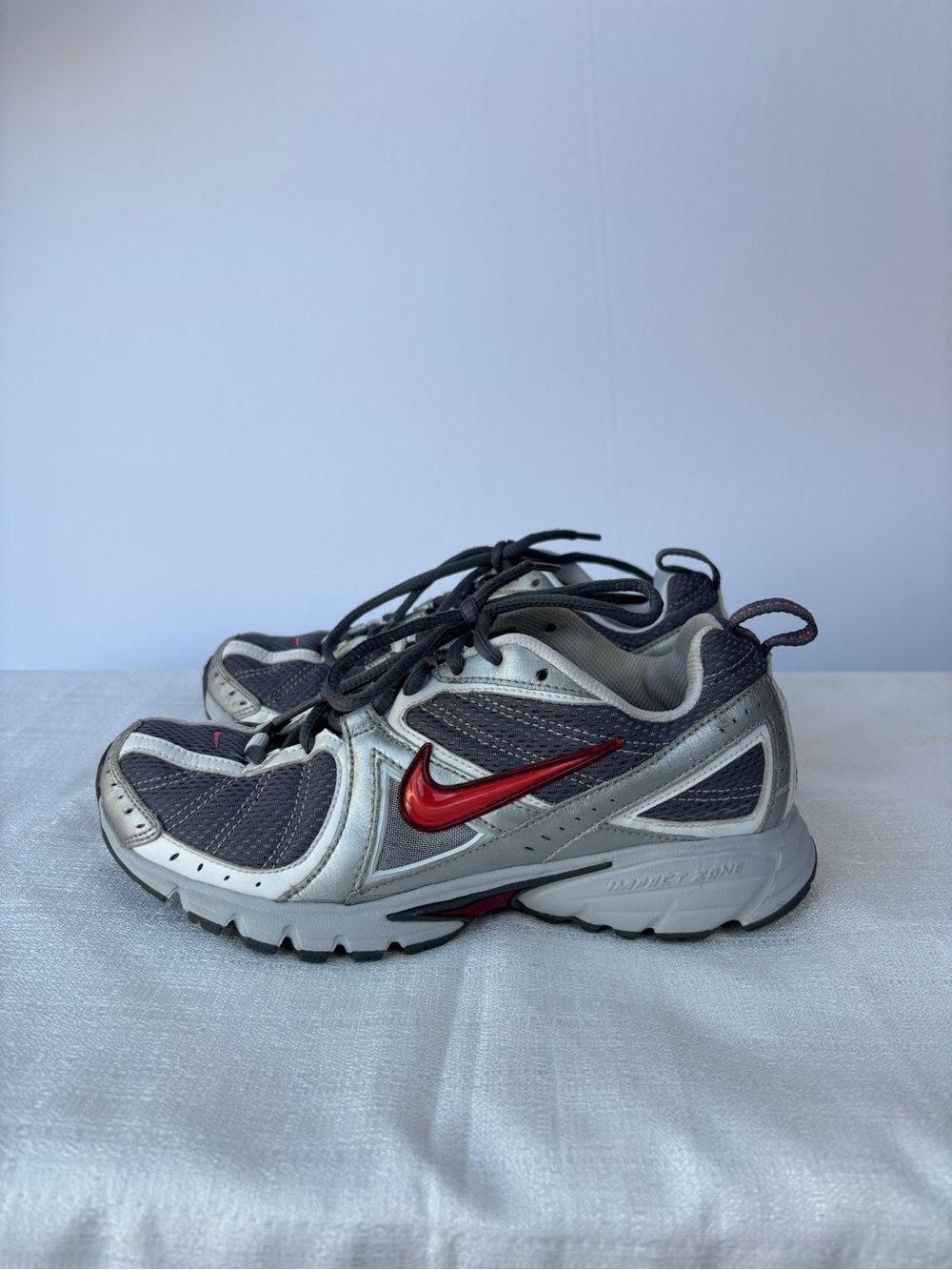 Nike Kids Silver and Gray Sneakers with Red Swoosh